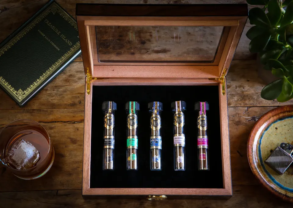 A wooden humidor holding five El Blunto tubes